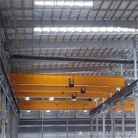 单梁桥式起重机作为一种常见的起重设备,广泛应用于工厂,仓库,建筑